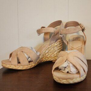 NWOT Dolce Vita women's wedge sandal size 8.5